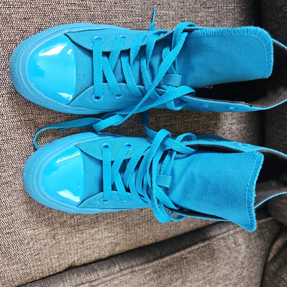 Size 4 men converse